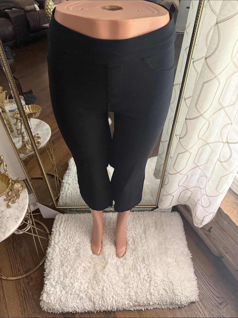 SPANX Black Cropped Ponte Knit Capri Pants
